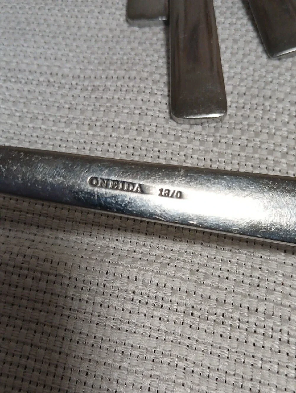 44 Pieces Oneida 18/0 Silver Stainless Steel Flatware Set